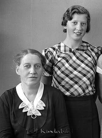 Algot Johansson Svenshem Norra Vi
raja
Mor och dotter
Nyckelord: Johansson Norra Vi