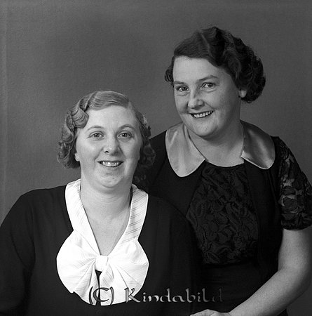Astrid Kjellgren och Lizzi Finke Columbia Kisa
raja
T v Astrid Kjellgren och till höger Lizzi Finke gift med Einar Johansson.
 Källa: Studiegruppen hembygdsgården 
Nyckelord: Kjellgren Kisa