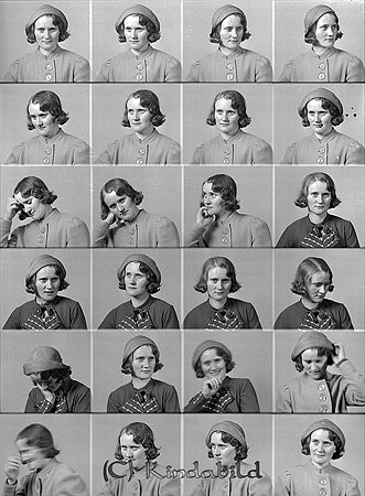 Linnéa Dahl Mejeriet Horn
raja
Kvinna klädd i mörk klänning och med en hatt på huvudet

Nyckelord: Dahl Horn