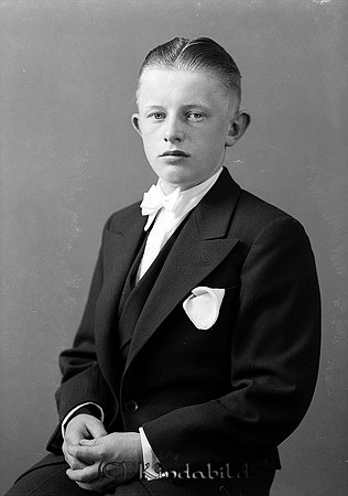 Lennart Holmberg Frödsgårda Kisa
raja
Konfirmationsfoto

Nyckelord: Holmberg Kisa