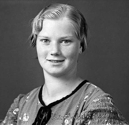 Britta Nilsson Årteryd Hägerstad
raja
Kvinna klädd i klänning  

Nyckelord: Nilsson Hägerstad