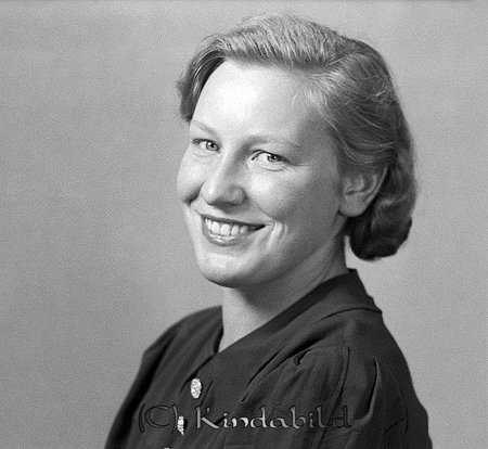 Eva Gustavsson Holmströms Pensionat Kisa
raja
Kvinna klädd i mörk klänning    

Nyckelord: Gustavsson Kisa
