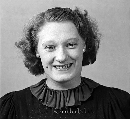 Ingeborg Gustavsson Kisa
raja
Kvinna klädd i mörk klänning    

Nyckelord: Gustavsson Kisa