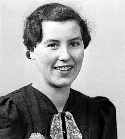 Greta Thorén Mjällerum Kisa
raja
Kvinna klädd i mörk klänning  

raja
Greta Alfrida Thorén född 1923 i Horn gift med Karl Einar Holmberg från Vimmerby.
 Källa: Kyrkoarkiv Kisa, Folkräkning 1970 
Källa: Gerd Pettersson
Nyckelord: Thorén Kisa