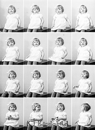 Asta Andersson Farsbo Kisa
raja
Flicka klädd i ljus klänning

Nyckelord: Andersson Kisa