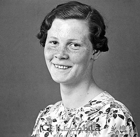 Siri Andersson Råstorp Kisa
raja
Kvinna klädd i blommig klänning  

raja
Siri Andersson Råstorp Södergård.
 Föräldrar Axel och Lydia Andersson.
 Källa: Studiegruppen hembygdsgården 
Nyckelord: Andersson Kisa