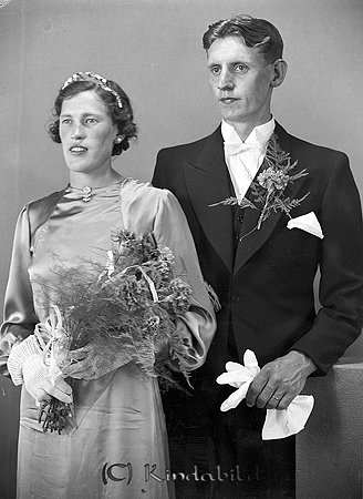 Sixten Andersson Gäddefall Kisa
raja 
Brudpar
          
raja
Karl Sixten Andersson slakteriarbetare, från Gäddefall, född 1916 och Maria Elisabeth Kristina Svensson född 1916 från Jonsberg under Kopperarp.
Källa: Vigselbok Tidersrum 
Källa: Gerd Pettersson 

Nyckelord: Andersson Kisa