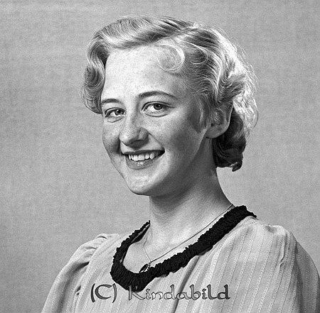 Britta Lindqvist Käringetorp Locknevi
raja
Kvinna klädd i ljus klänning med mörk krage  

raja
Britta Inez Margareta Lindqvist född 1920 i Djursdala.
Familjen flyttade 1929 till Kärringtorp i Locknevi. Hon gifte sig med Sven Ivar Karlsson född 1919. 1970 bor de i Ulriksdal Vimmerby
Källa: Kyrkoarkiv Locknevi och Folkräkning 1970 
Källa: Gerd Pettersson 

Nyckelord: Lindqvist Locknevi