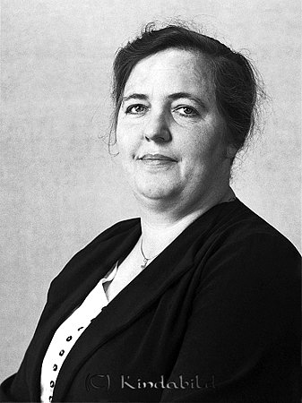 Ellen Wernberg Bjökfors
raja
Kvinna klädd i blus under mörk jacka  

Nyckelord: Wernberg Bjökfors