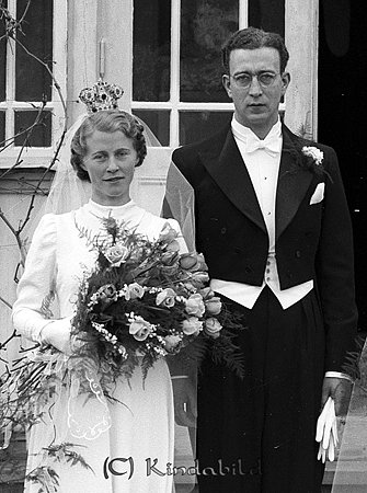 Brudparet Nils Johansson och Karin Nilsson.
Nyckelord: Brudparet Nils Johansson Karin Nilsson