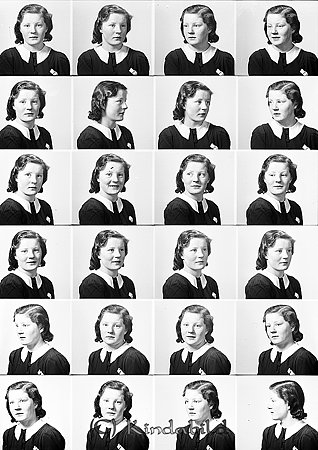 Britta Larsson Hässlehylta Kisa
raja
Kvinna klädd i mörk klänning med ljus krage  

Nyckelord: Larsson Kisa