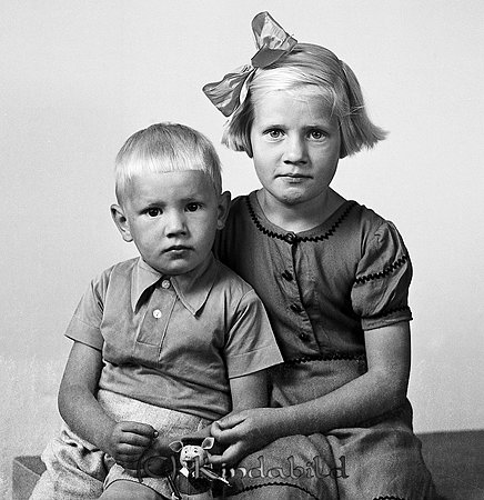 Anna-Lena och Lennart Carlsson Yxefall Kisa
raja
Syskonpar

Nyckelord: Carlsson Kisa