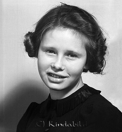 Carin Carlsson Smedstorp Norra Vi
raja
Kvinna klädd i mörk klänning

raja
Detta är Evy Carlsson från Smedstorp Norra Vi. Hon omkom i en bilolycka 1965.
Källa: Margareta Carlsson 
Nyckelord: Carlsson Norra Vi