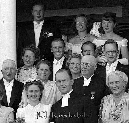 Gruppfoto Brudparet Samuel Aurelius och Karin Andersson 
Nyckelord: Brudpar