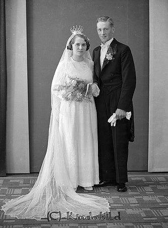 Olof Andersson Bjälnäs Malexander
raja 
Brudpar           

raja
Olof Verner Andersson född 1910 gift 1937 med Greta Maria Andersson född 1915.
Han dog 1981 i Mjölby och hon 2009 i Mjölby.
Källa: Vigselbok Malexander och Sv dödbok 
Källa: Gerd Pettersson
            
Nyckelord: Andersson Malexander