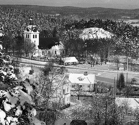 Kindavyer
raja
Bilden är troligen tagen från vattentornet mot kyrkan och Borgarberget 

Nyckelord: Kindavyer