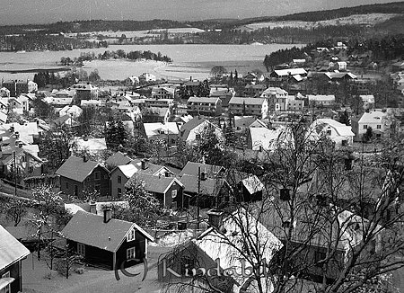 Kindavyer
raja
 Bilden är troligen tagen från vattentornet mot centrum och Kisasjön i bakgrunden 


Nyckelord: Kindavyer