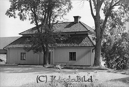 Kindavyer
raja
En av flygelbyggnaderna vid Föllingsö Gård. 
Nyckelord: Kindavyer
