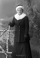 Filnamn=Stahre - 7884.jpg
Filstorlek=33KiB
Dimensioner=315x450
Uppladdade datum=Jan 09, 2014 Stahre - 7884.jpg